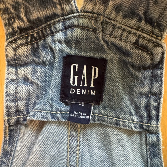 GAP | Women's Light-wash, Cuffed Shortalls (size XS) - Picture 3 of 7
